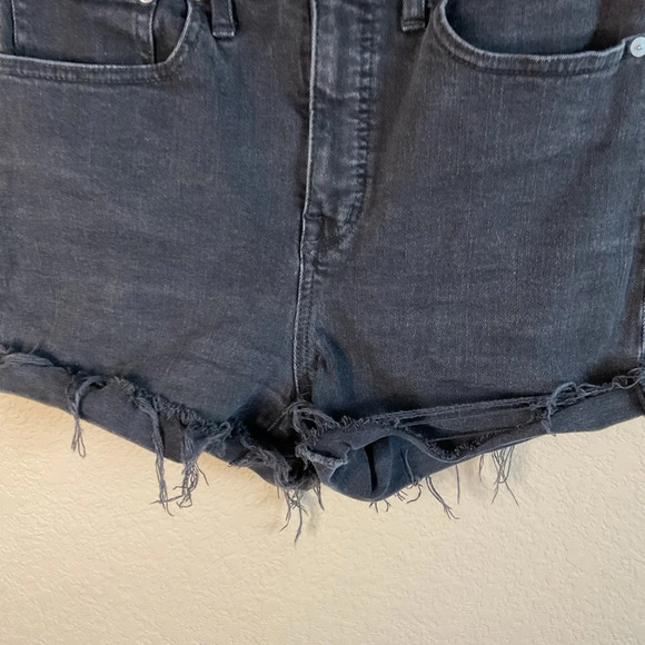 Madewell Womens 26 Black High Rise Cut Off Denim Shorts Distressed - Picture 3 of 7
